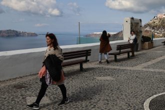 Σεισμοί στη Σαντορίνη: Οι κάτοικοι υποφέρουν από μετασεισμική ζάλη
