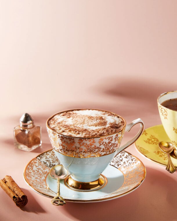 Ελληνικός καφές latte (!) με κανέλα και κακουλέ
