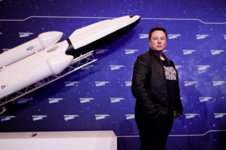 Επιχείρηση «χάος» από Μασκ στο αμερικανικό Δημόσιο - Με τις ευλογίες Τραμπ, θέλει να αντικαταστήσει τους υπαλλήλους με ρομπότ και ΑΙ