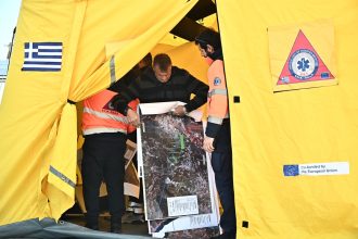 Νέος ισχυρός σεισμός 5 ρίχτερ στην Σαντορίνη - Κάτοικοι και επισκέπτες εγκαταλείπουν μαζικά το νησί (ΦΩΤΟ)