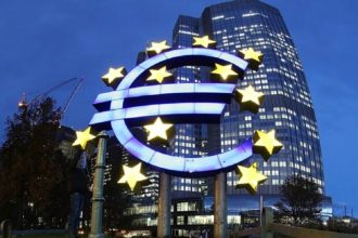 Με διαφορετικές ταχύτητες στη μείωση των επιτοκίων ΕΚΤ και Fed το 2025