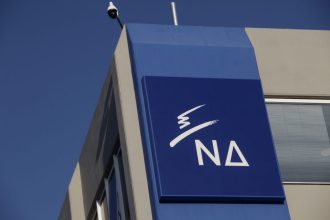 Η ΝΔ συνεχίζει να σφυροκοπά Ανδρουλάκη