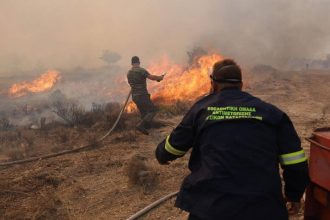 Σε εξέλιξη πυρκαγιά στη Μαγνησία