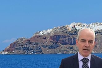 Γκανάς για καλντέρα Σαντορίνης: «Έχει ανυψωθεί 4 εκατοστά και έχει μετακινηθεί 6 εκατοστά»