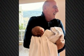Ο Γιώργος Βουλγαράκης έγινε για πρώτη φορά παππούς