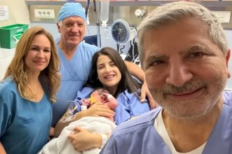 Γιώργος Πατούλης: Η τρυφερή φωτογραφία με την Νάνσυ Κοιλού και το μωρό τους μέσα από το μαιευτήριο