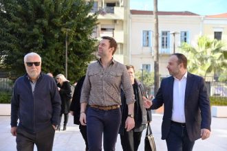 Θέμης Μπάκας: «Οι πολίτες της Αχαΐας υποδέχθηκαν με θέρμη και αγκάλιασαν τον Στέφανο Κασσελάκη»