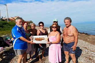 Οι χειμερινοί κολυμβητές του Αλισσού έκοψαν Βασιλόπιτα