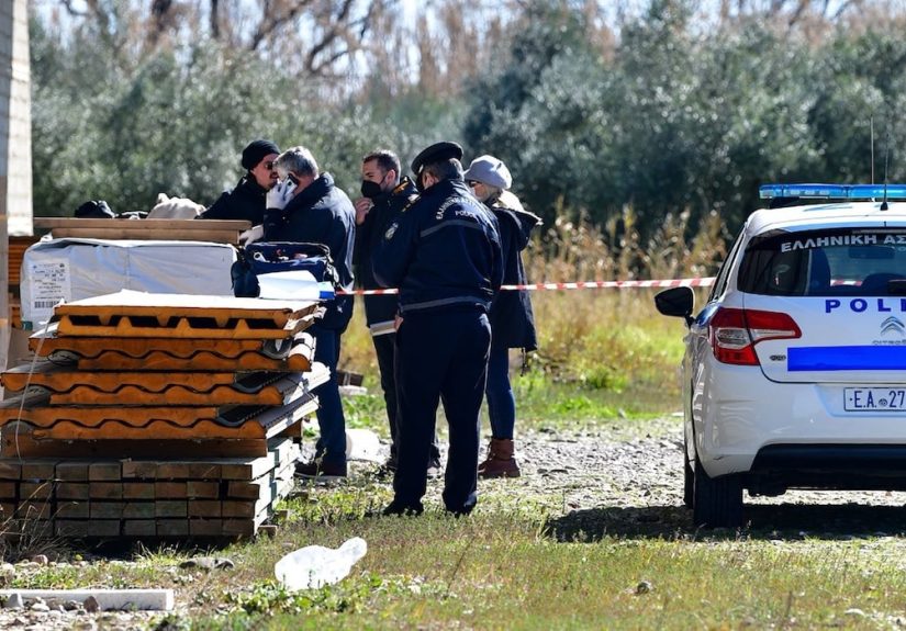 Διπλό φονικό στη Λάρισα: Με ποινικό παρελθόν ο δράστης - Οπλισμένος με χειροβομβίδα ταμπουρώθηκε στο ξυλουργείο του - ΦΩΤΟΓΡΑΦΙΕΣ