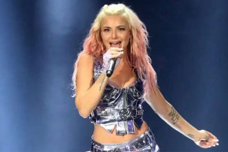 Δημοτικό Συμβούλιο Αγρινίου για Josephine: Το τεράστιο ποσό που πήρε για να τραγουδήσει playback!