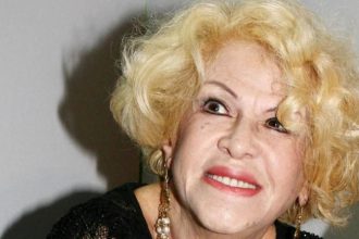 Καίτη Γκρέυ: Απών ο γιος της Φίλιππος Ηλιάδης από το μνημόσυνο της σπουδαίας τραγουδίστριας