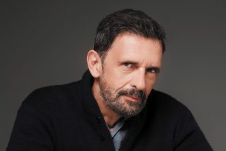 Λεωνίδας Κακούρης: «Οι στενόψυχοι και οι ψωνισμένοι άνθρωποι μπορούν να κάνουν το θέατρο βασανιστικό»