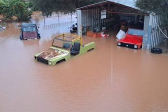 Κεφαλονιά: Σε απόγνωση κάτοικοι «παλεύουν» με τις λάσπες από την κακοκαιρία - «Τόσο πολύ νερό δεν είχε φέρει ούτε ο “Ιανός”» - ΦΩΤΟ