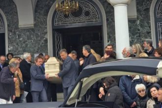 Λάρισα: Σε κλίμα οδύνης η κηδεία του 39χρονου Βασίλη Καλογήρου (ΦΩΤΟ & ΒΙΝΤΕΟ)