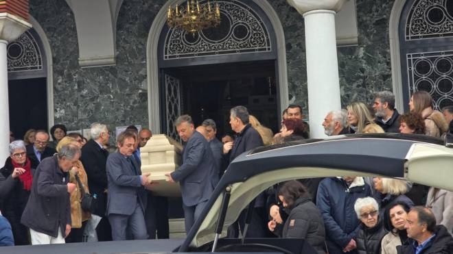 Λάρισα: Σε κλίμα οδύνης η κηδεία του 39χρονου Βασίλη Καλογήρου (ΦΩΤΟ & ΒΙΝΤΕΟ)