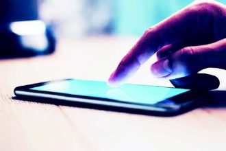 Πάτρα: Άρπαξε κινητό 1.000 ευρώ και τον "βούτηξαν"