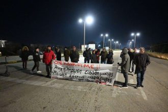 Αγρότες έκλεισαν την εθνική Πατρών - Πύργου