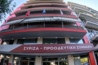 Τον Μητσοτάκη θέλει ο ΣΥΡΙΖΑ υπ’ αριθμόν ένα μάρτυρα στην προανακριτική για τα Τέμπη