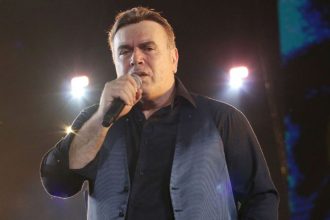 Πέθανε ο γνωστός τραγουδιστής Μανώλης Λιδάκης