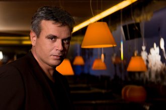 Προδομένος από την καρδιά του «έφυγε» ο τραγουδιστής Μανώλης Λιδάκης