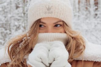 Το χειμερινό αξεσουάρ που κρύβει περισσότερα μικρόβια από ό,τι η λεκάνη της τουαλέτας!