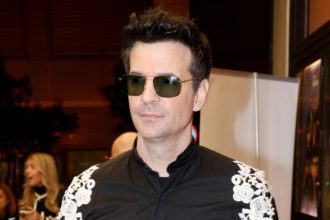 Πέθανε ο πατέρας του Νίνο, Σκεύος Ξυπολιτάς