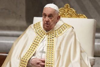 Πάπας Φραγκίσκος: «Ξύπνησε και συνεχίζει να του χορηγείται η φαρμακευτική αγωγή»