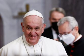 Πάπας Φραγκίσκος: «Συνεχίζω με αισιοδοξία τη νοσηλεία μου, έλαβα πολλά μηνύματα αγάπης»