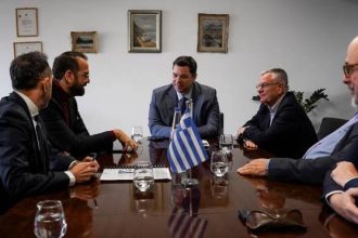 Στο τοπικό αναπτυξιακό σχέδιο της κυβέρνησης θα συμμετέχει το Επιμελητήριο Αχαΐας - Συνάντηση με Κοντογεώργη