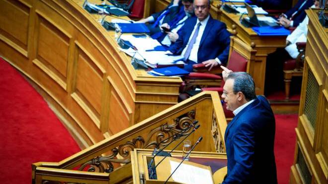 ΣΥΡΙΖΑ: Μομφή τώρα στον Μητσοτάκη, τα προοδευτικά κόμματα αδειάζουν… τον Ανδρουλάκη για την προανακριτική