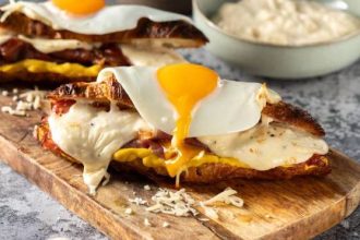 Croque madame με κρουασάν