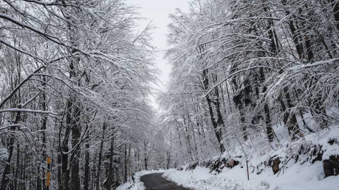Χιόνια και ακραία χαμηλές θερμοκρασίες μέχρι τη Δευτέρα - Πορτοκαλί προειδοποίηση για το κύμα ψύχους
