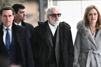 Ένταση στη δίκη Φιλιππίδη με τις ερωτήσεις του εισαγγελέα: «Δεν έχετε ξανακούσει άνδρα να την πέφτει σε γυναίκα άγρια;»