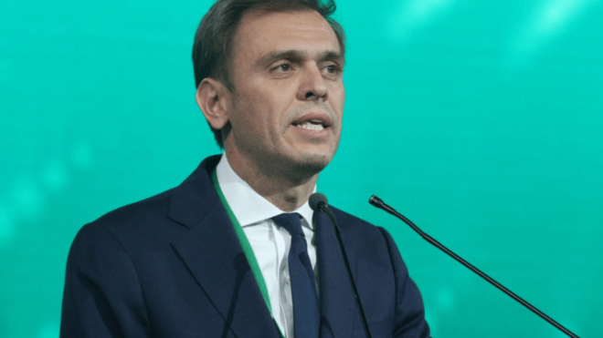 Περίεργο επεισόδιο στη Βουλή με τον Δημήτρη Μάντζο και συνεργάτη του ΠΑΣΟΚ