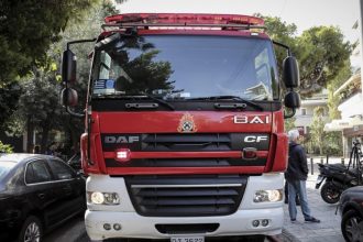 Σπίτι «τυλίχθηκε» στις φλόγες στον Λυγιά Ναυπάκτου - Πυροσβέστες απεγκλώβισαν ηλικιωμένη