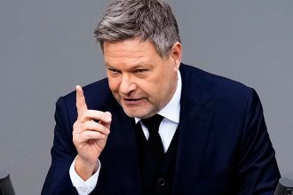 «Να κοιτάς τη δουλειά σου!»