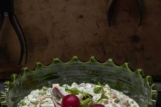 Ρώσικη σαλάτα με πολύ αφράτη μαγιονέζα