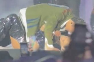 Σάκης Ρουβάς: Viral το βίντεο με τον αισθησιακό χορό του με χορεύτρια στην έναρξη του καρναβαλιού στην Ξάνθη