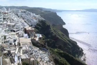 «Περιμένουμε ένα σεισμό στη Σαντορίνη κοντά στα 6 Ρίχτερ, δεν είναι ο κύριος τα 5,2» λένε οι σεισμολόγοι