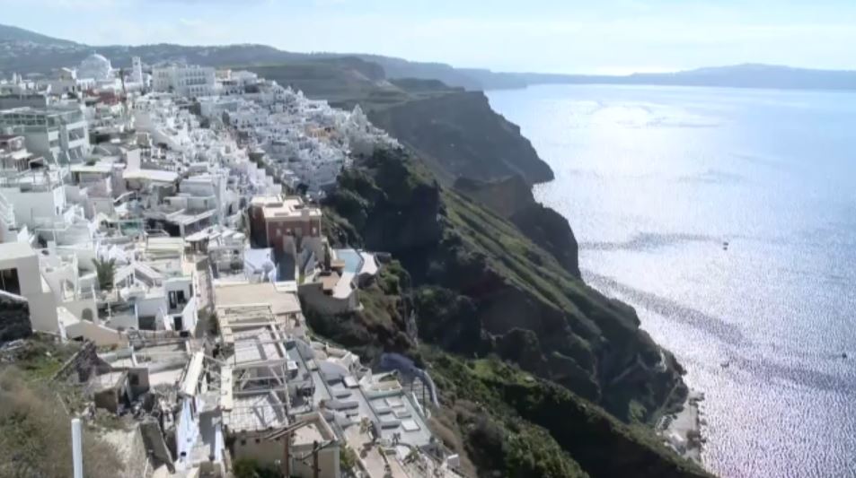 «Περιμένουμε ένα σεισμό στη Σαντορίνη κοντά στα 6 Ρίχτερ, δεν είναι ο κύριος τα 5,2» λένε οι σεισμολόγοι