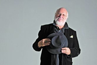 Διονύσης Σαββόπουλος: «Εμείς μεγαλώσαμε έτσι, μας βάραγαν οι δάσκαλοι και οι γονείς μας»