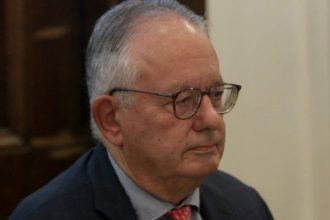 Ο Νίκος Αλιβιζάτος προτείνει Συμβούλιο πολιτικών αρχηγών για τα Τέμπη