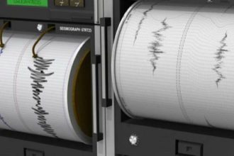 Πάνω από 100 σεισμοί το τελευταίο 24ωρο - Προληπτικά μέτρα στη Σαντορίνη - Έκτακτη σύσκεψη