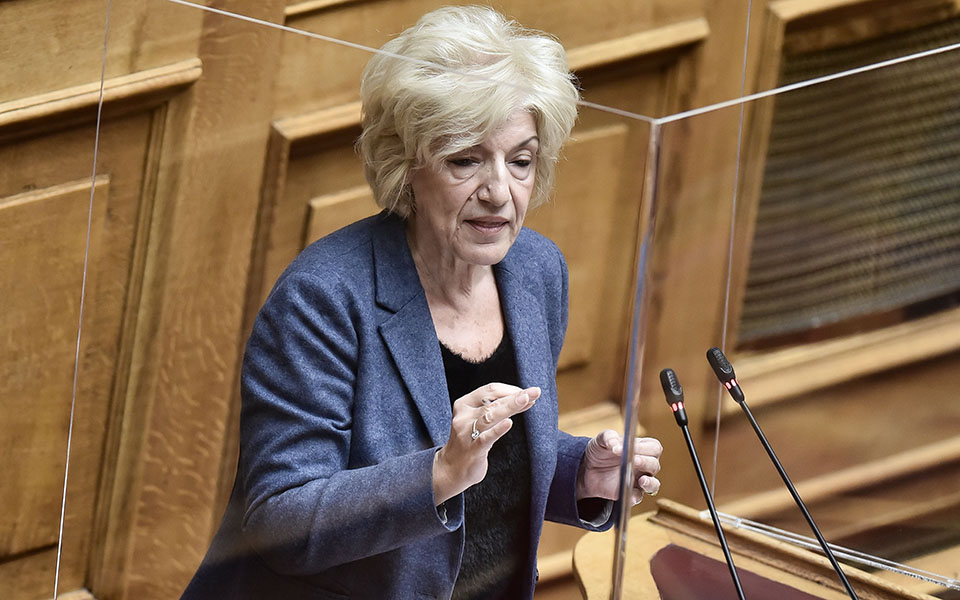 Αναγνωστοπούλου: «Χωρίς τα προβλεπόμενα πρωτόκολλα ασφαλείας η μεταφορά 350 τόνων εκρηκτικών υλών από το λιμάνι του Λαυρίου»