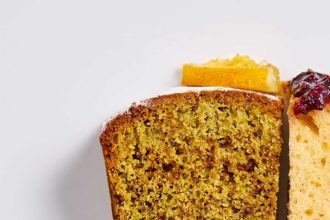 Κέικ λεμονιού σιροπιαστό, με τσάι matcha και ζαχαρωμένα λεμόνια