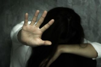 «Δεν κατάλαβα πού με πήγαιναν»: Η συγκλονιστική καταγγελία της 16χρονης που έπεσε θύμα κατάχρησης σε ασέλγεια στην Πάτρα