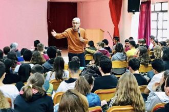 Ομιλία Τσιγκρή για το διαδικτυακό εκφοβισμό και το ασφαλές διαδίκτυο