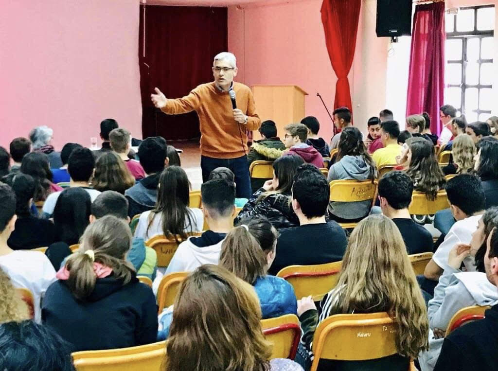 Ομιλία Τσιγκρή για το διαδικτυακό εκφοβισμό και το ασφαλές διαδίκτυο