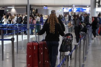 Σεισμοί στις Κυκλάδες: Γεμάτες καταφθάνουν οι πτήσεις από τη Σαντορίνη στο «Ελευθέριος Βενιζέλος»