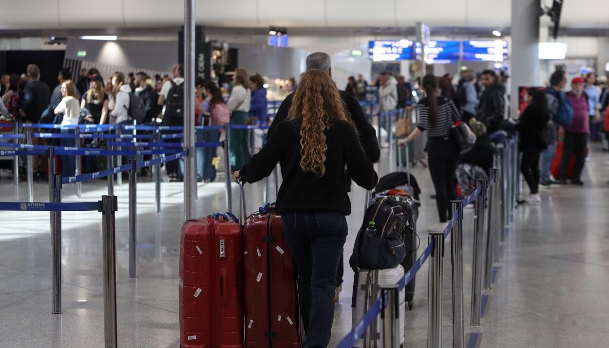 Σεισμοί στις Κυκλάδες: Γεμάτες καταφθάνουν οι πτήσεις από τη Σαντορίνη στο «Ελευθέριος Βενιζέλος»